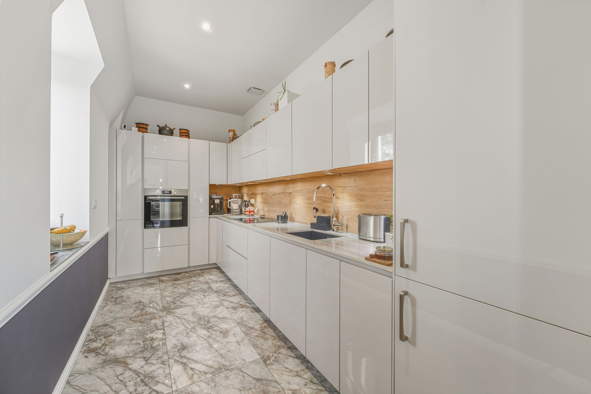 apartment 5 Rooms for sale on CHEVRY (01170)