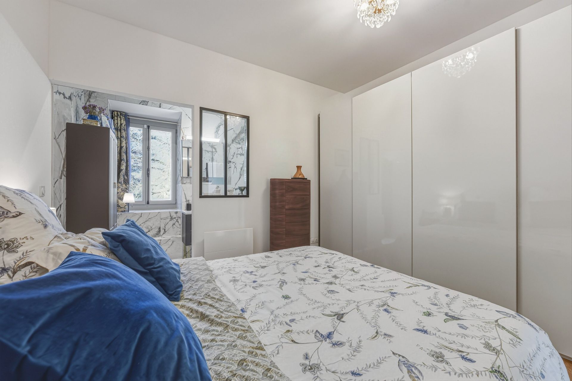 apartment 5 Rooms for sale on CHEVRY (01170)