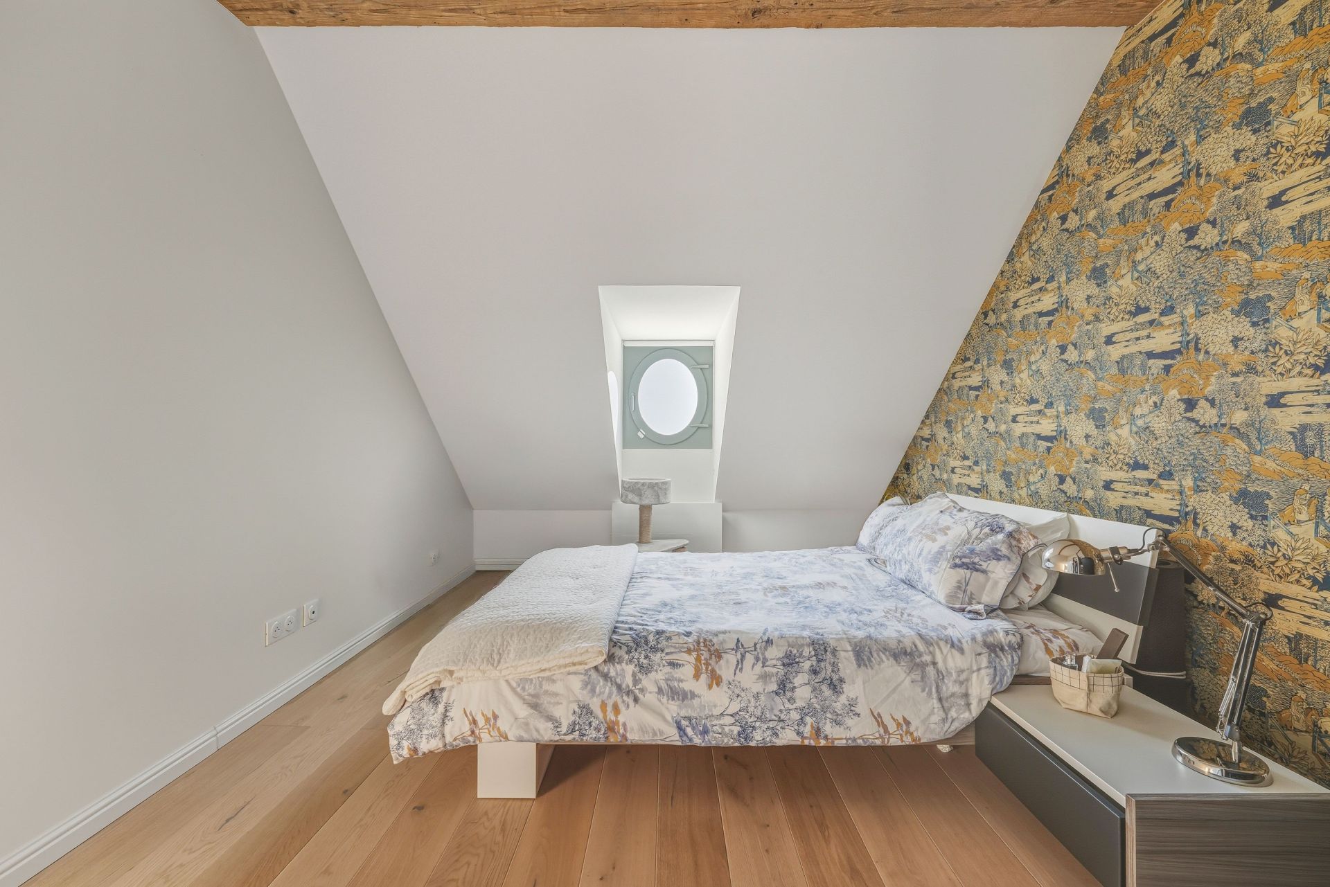 apartment 5 Rooms for sale on CHEVRY (01170)