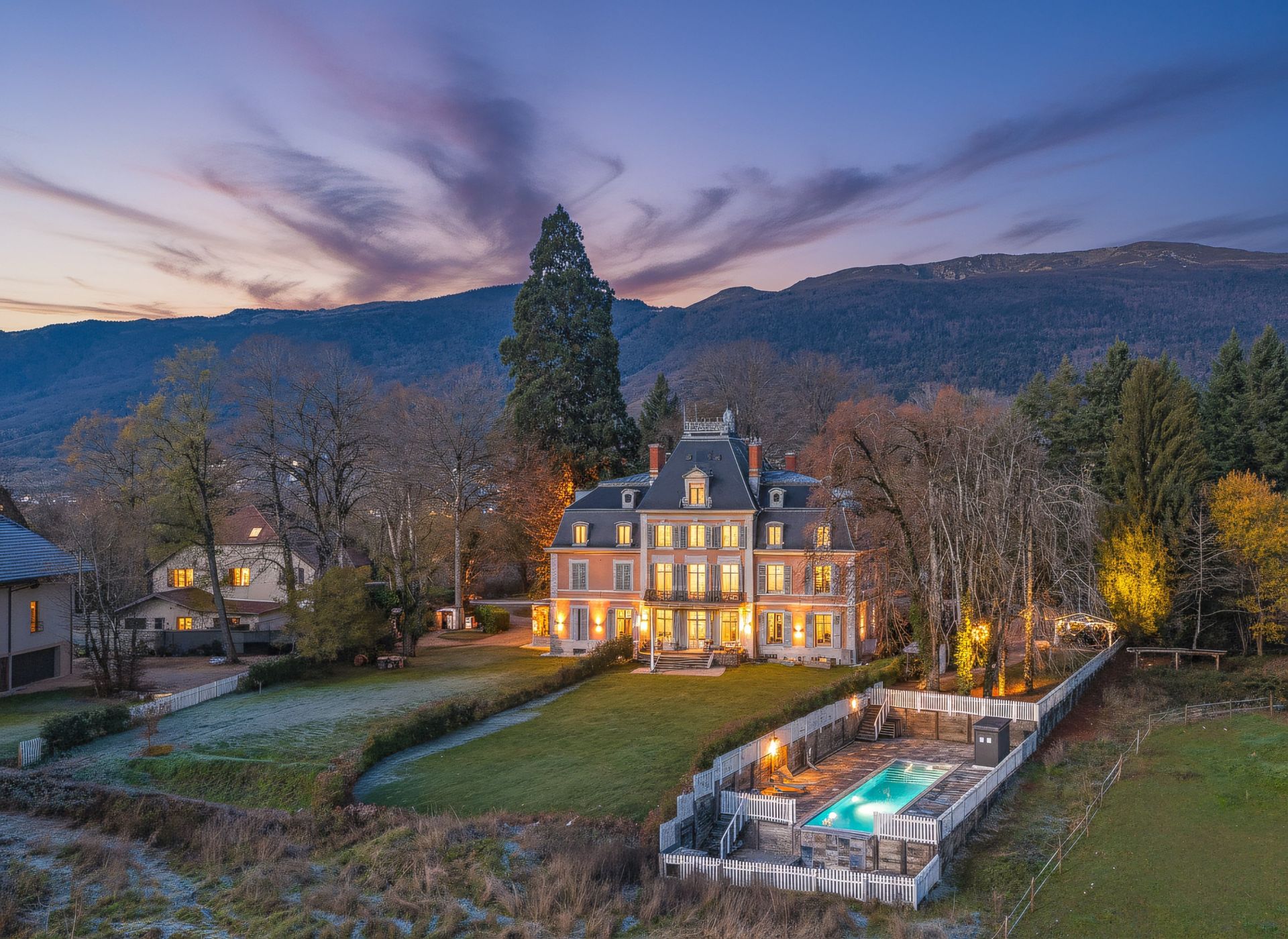 apartment 5 Rooms for sale on CHEVRY (01170)