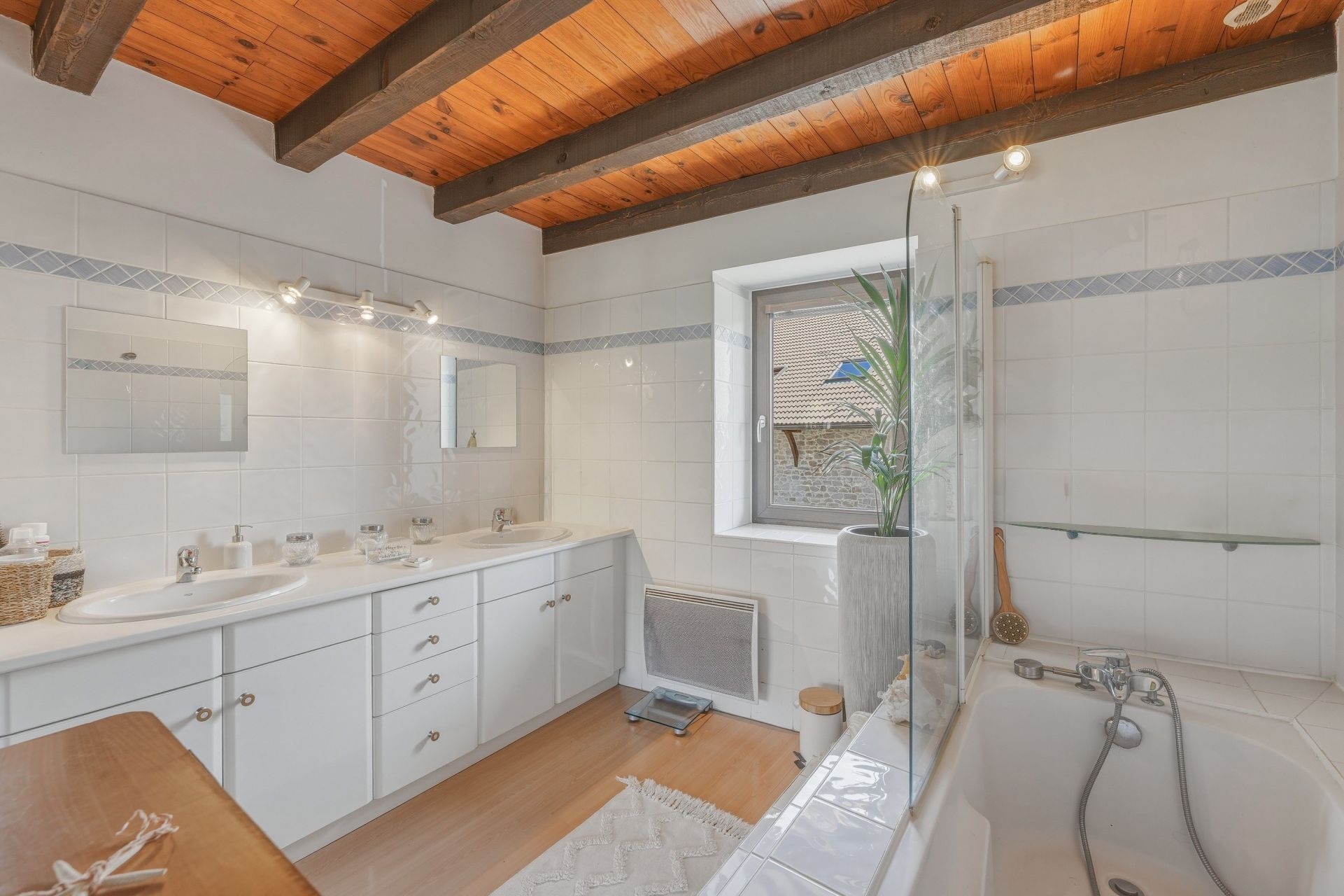 house 6 Rooms for sale on DIVONNE LES BAINS (01220)