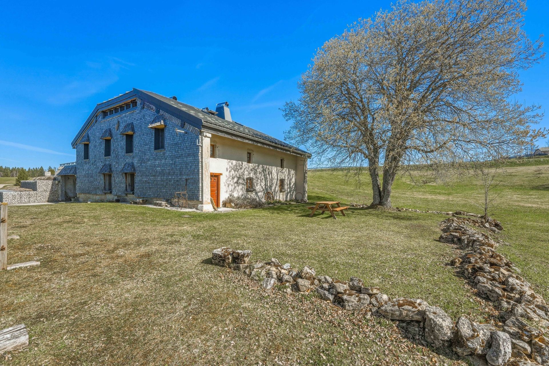 maison 8 Pièces en vente sur LES ROUSSES (39220)