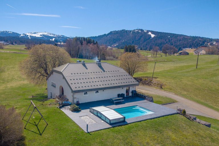 maison 8 Pièces en vente sur LES ROUSSES (39220)