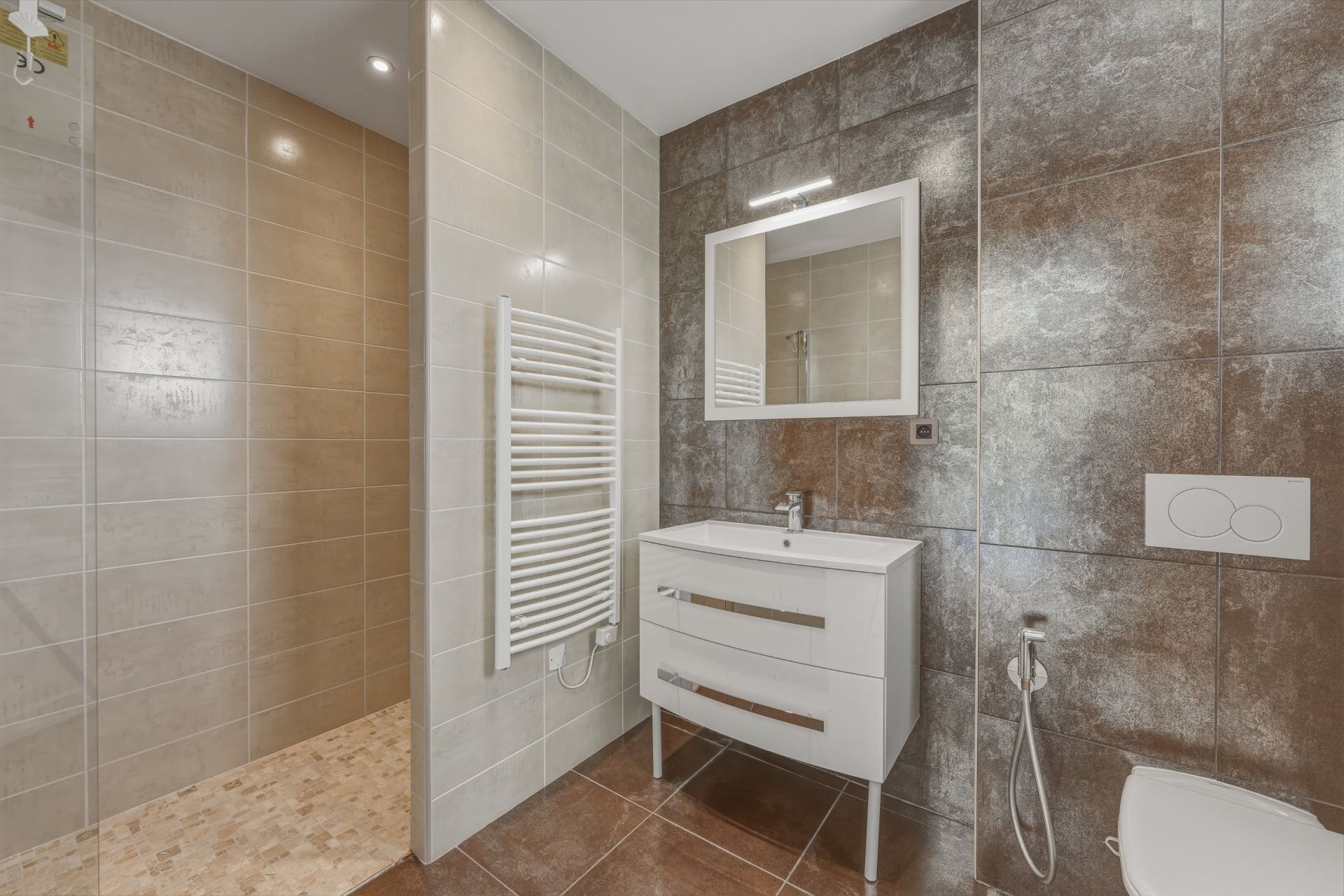 house 7 Rooms for sale on DIVONNE LES BAINS (01220)