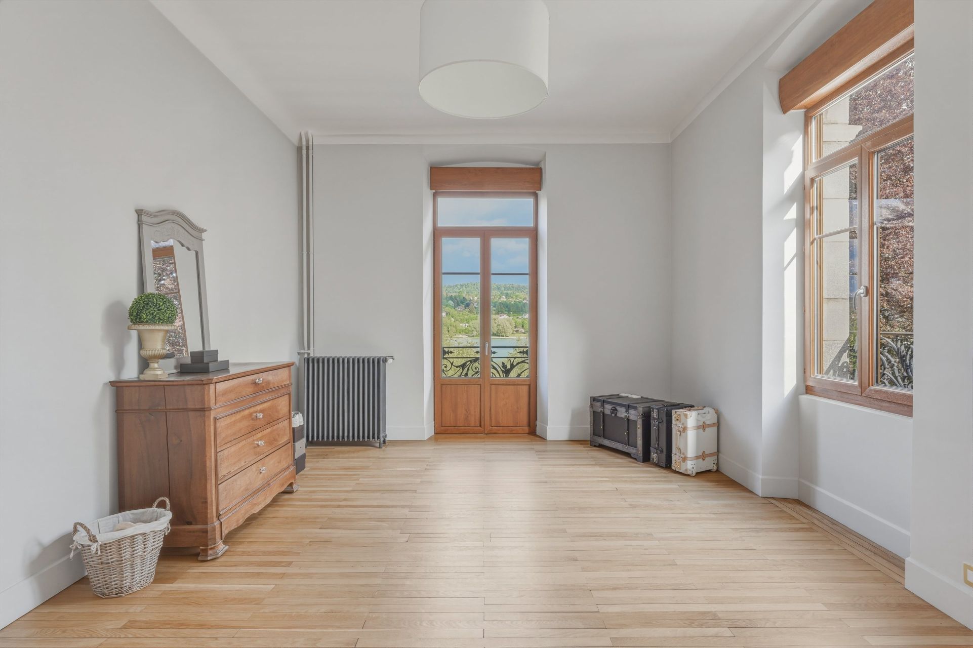 house 15 Rooms for sale on CLAIRVAUX LES LACS (39130)