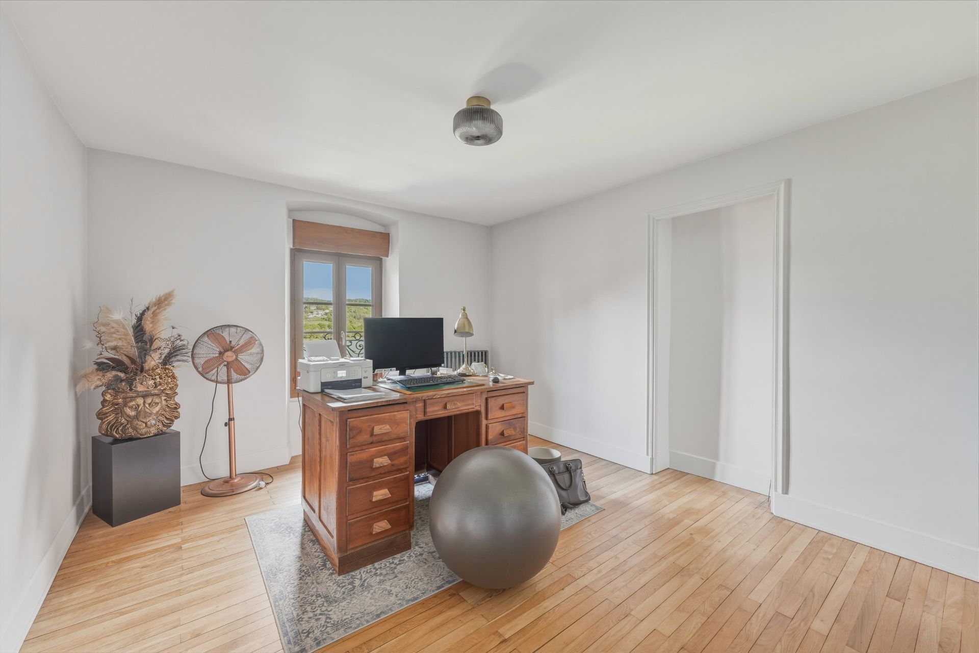 house 15 Rooms for sale on CLAIRVAUX LES LACS (39130)