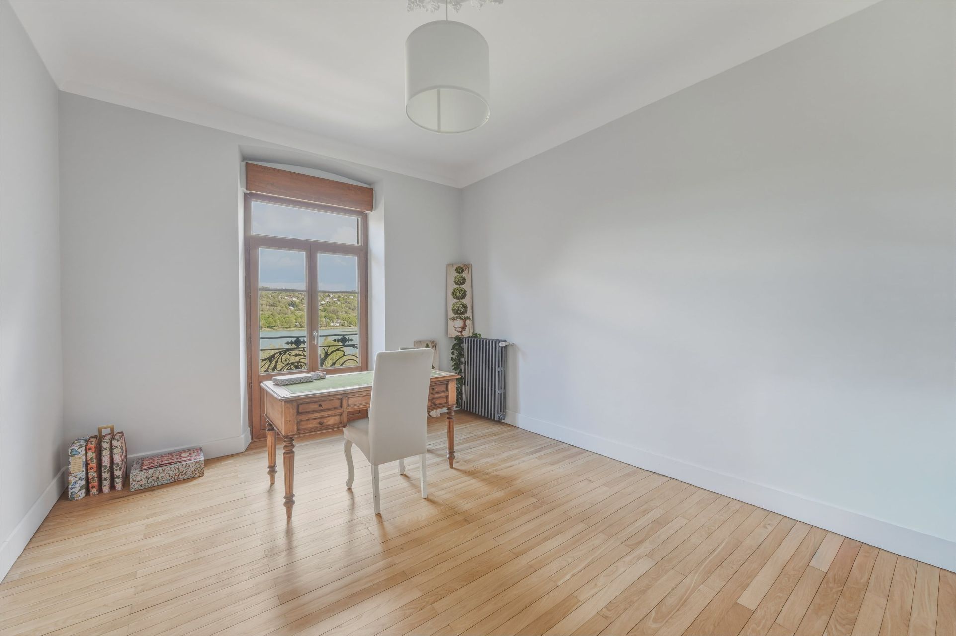 house 15 Rooms for sale on CLAIRVAUX LES LACS (39130)