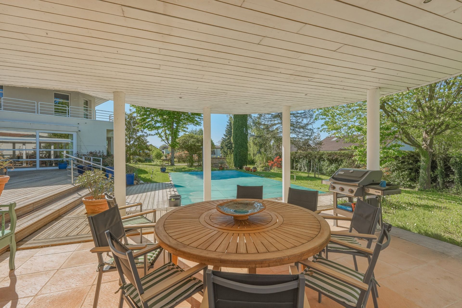 house 8 Rooms for sale on CHEVRY (01170)