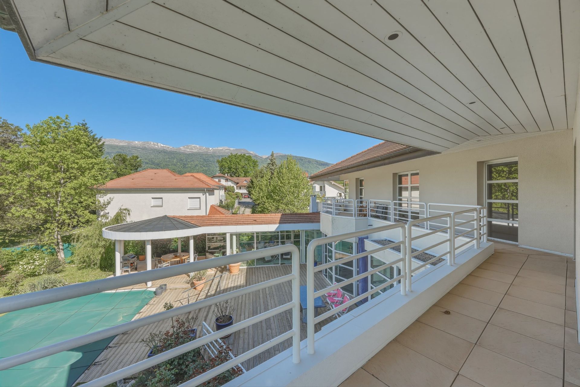 house 8 Rooms for sale on CHEVRY (01170)