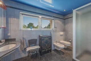 house 8 Rooms for sale on CHEVRY (01170)
