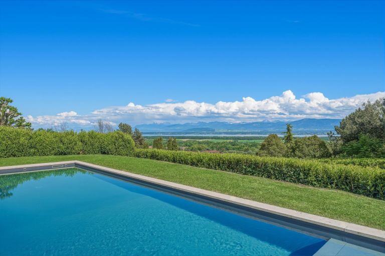 maison 8 Pièces en vente sur GRILLY (01220)