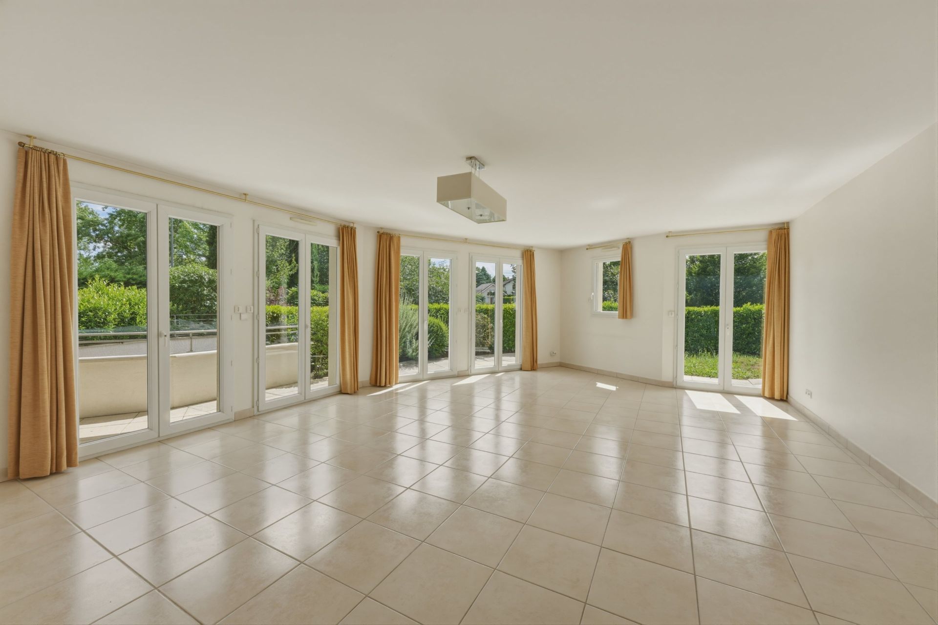 apartment 3 Rooms for sale on DIVONNE LES BAINS (01220)