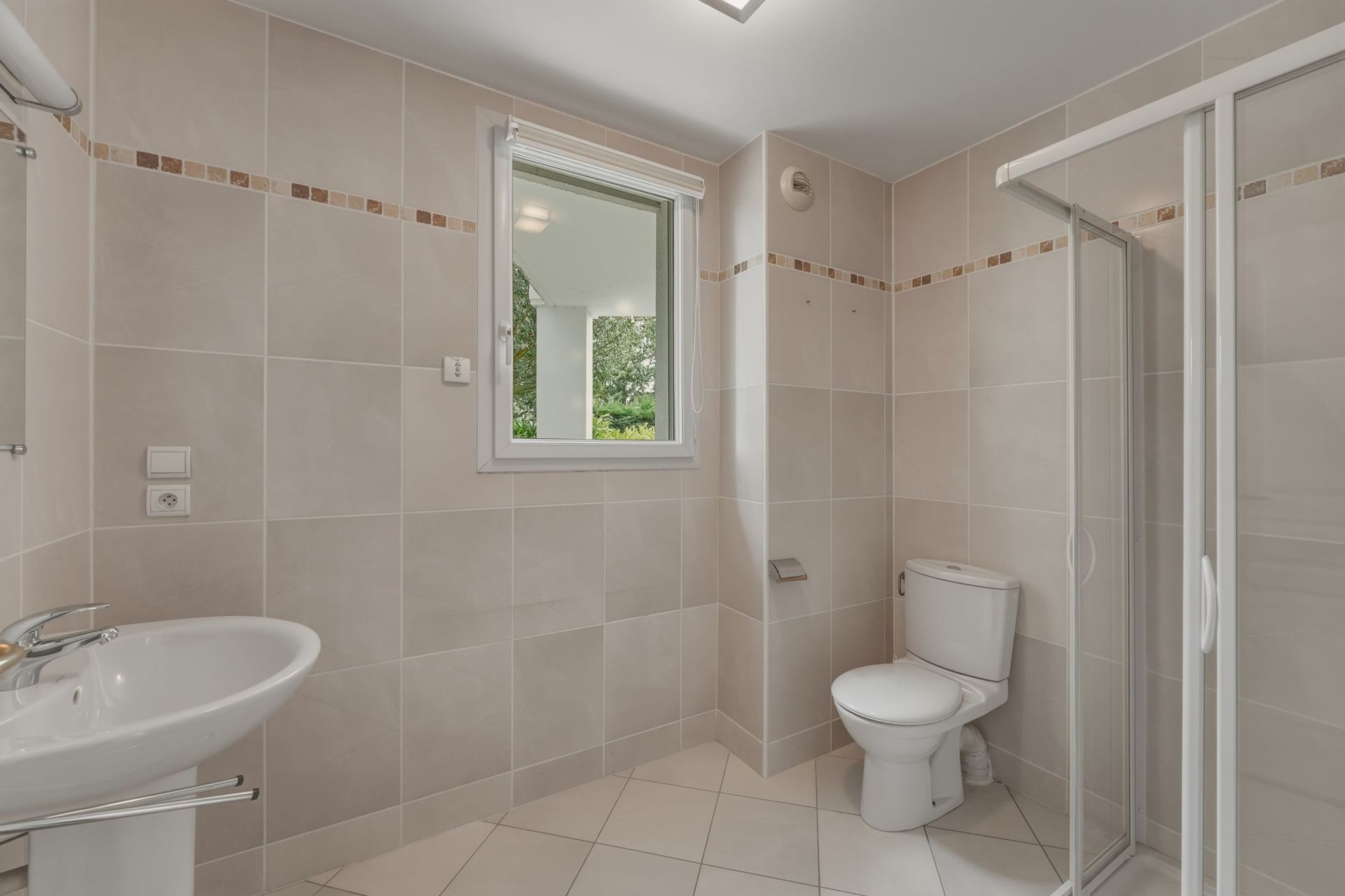 apartment 3 Rooms for sale on DIVONNE LES BAINS (01220)