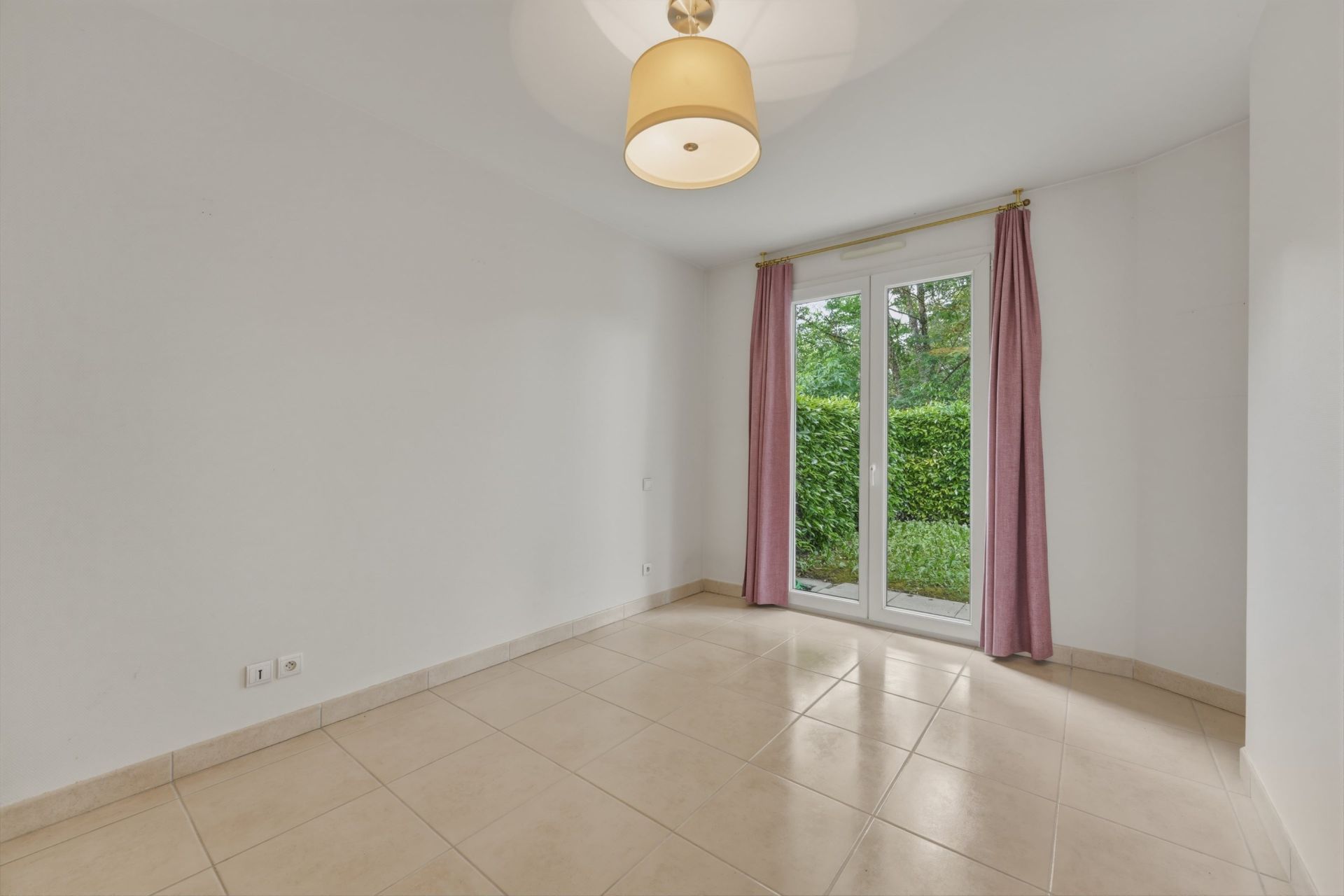 apartment 3 Rooms for sale on DIVONNE LES BAINS (01220)