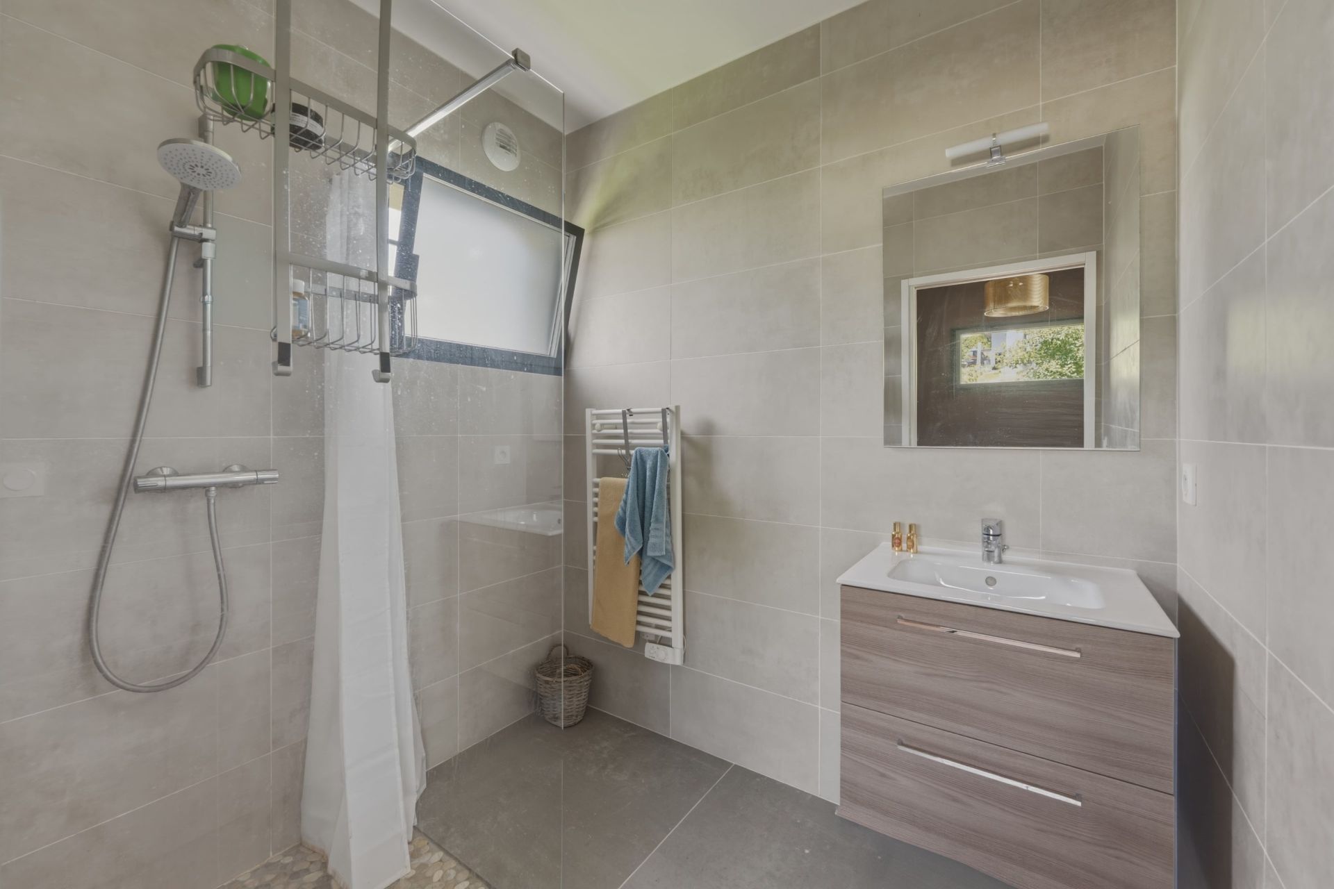 house 7 Rooms for sale on DIVONNE LES BAINS (01220)