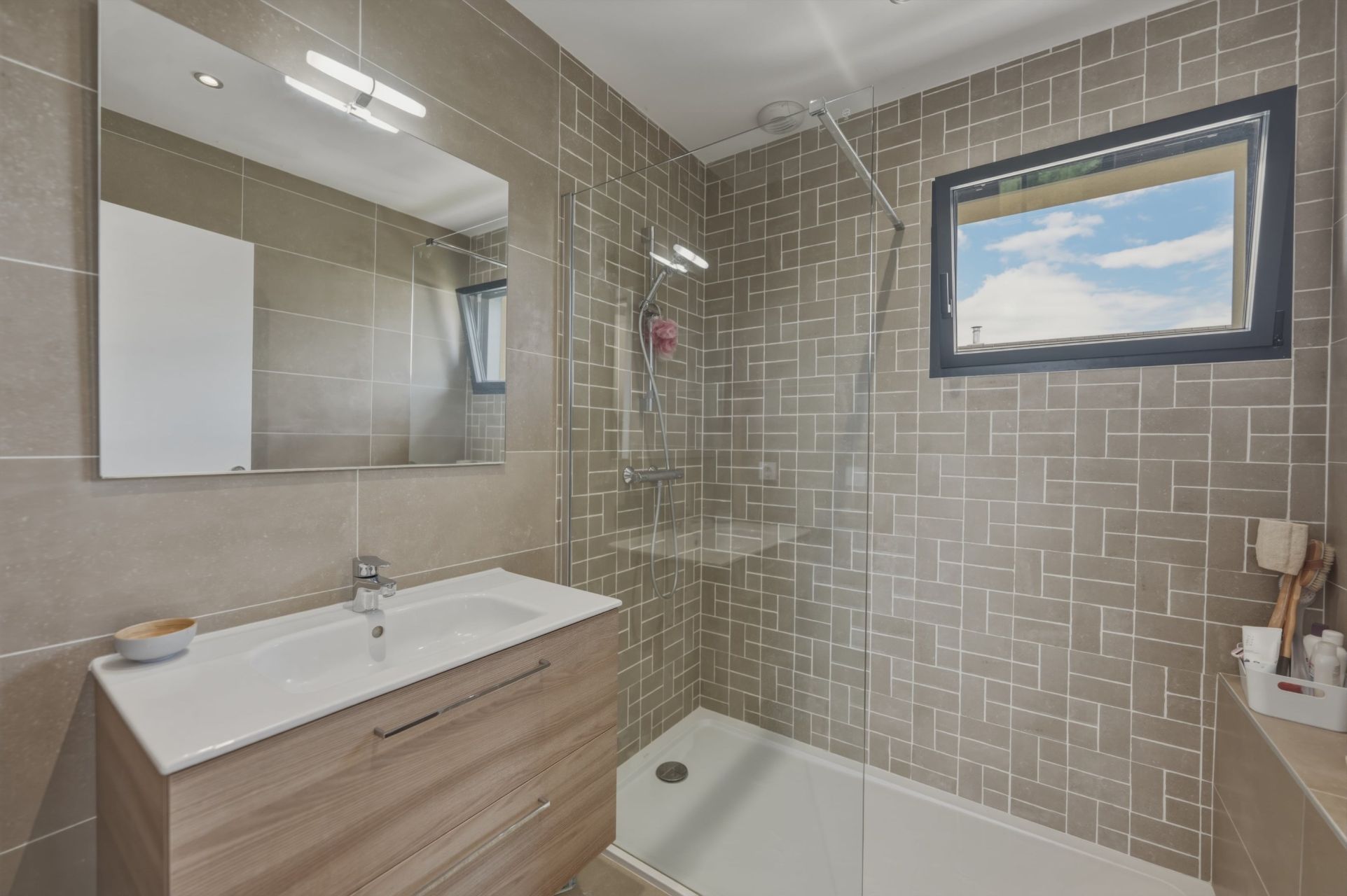 house 7 Rooms for sale on DIVONNE LES BAINS (01220)