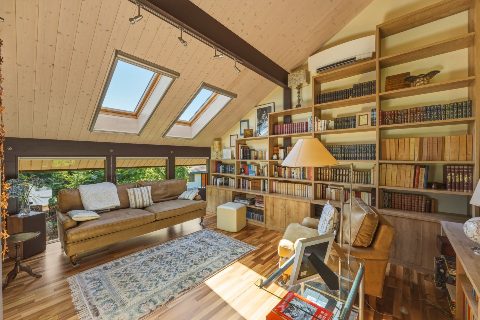 house 10 Rooms for sale on DIVONNE LES BAINS (01220)