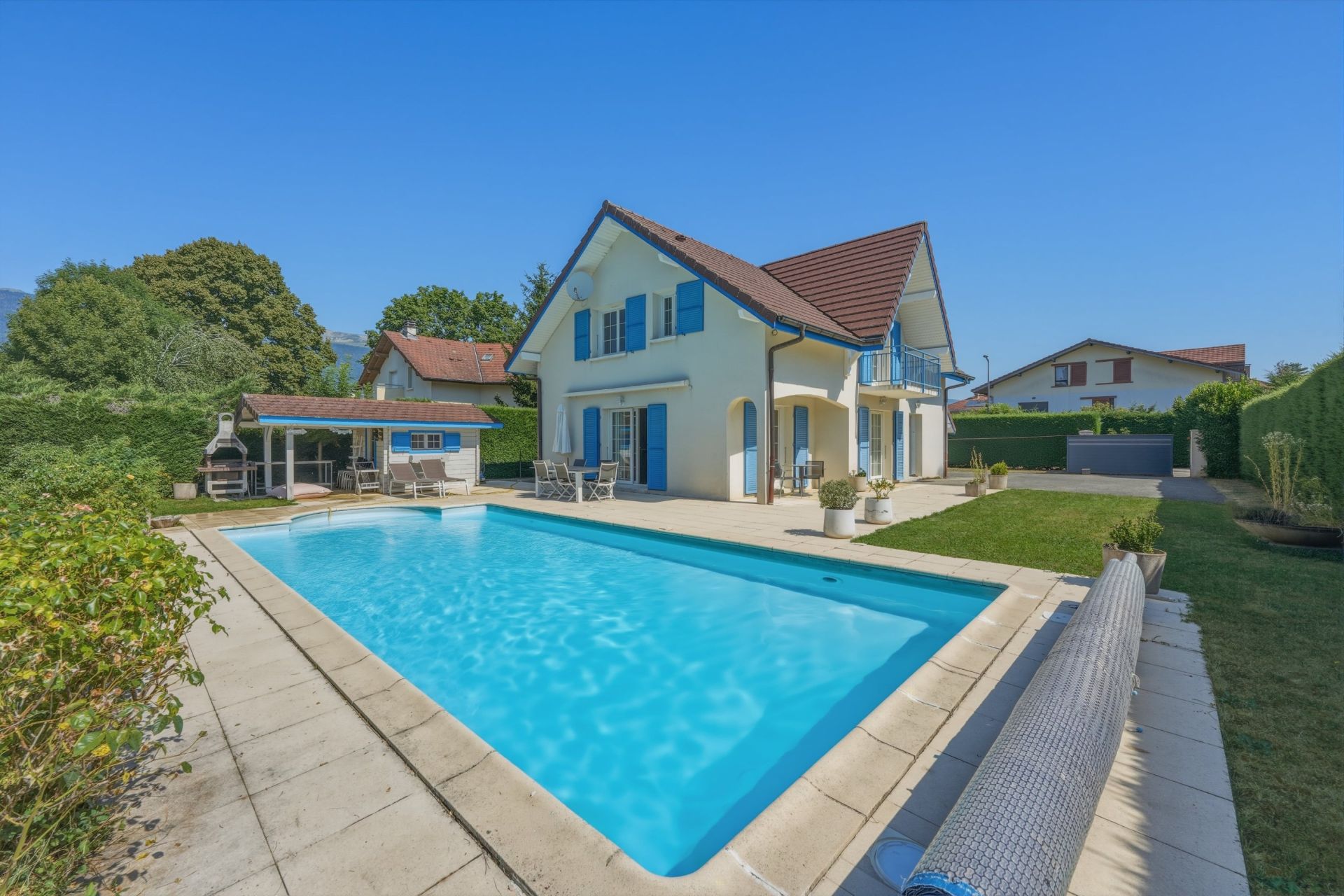 house 5 Rooms for sale on ST GENIS POUILLY (01630)