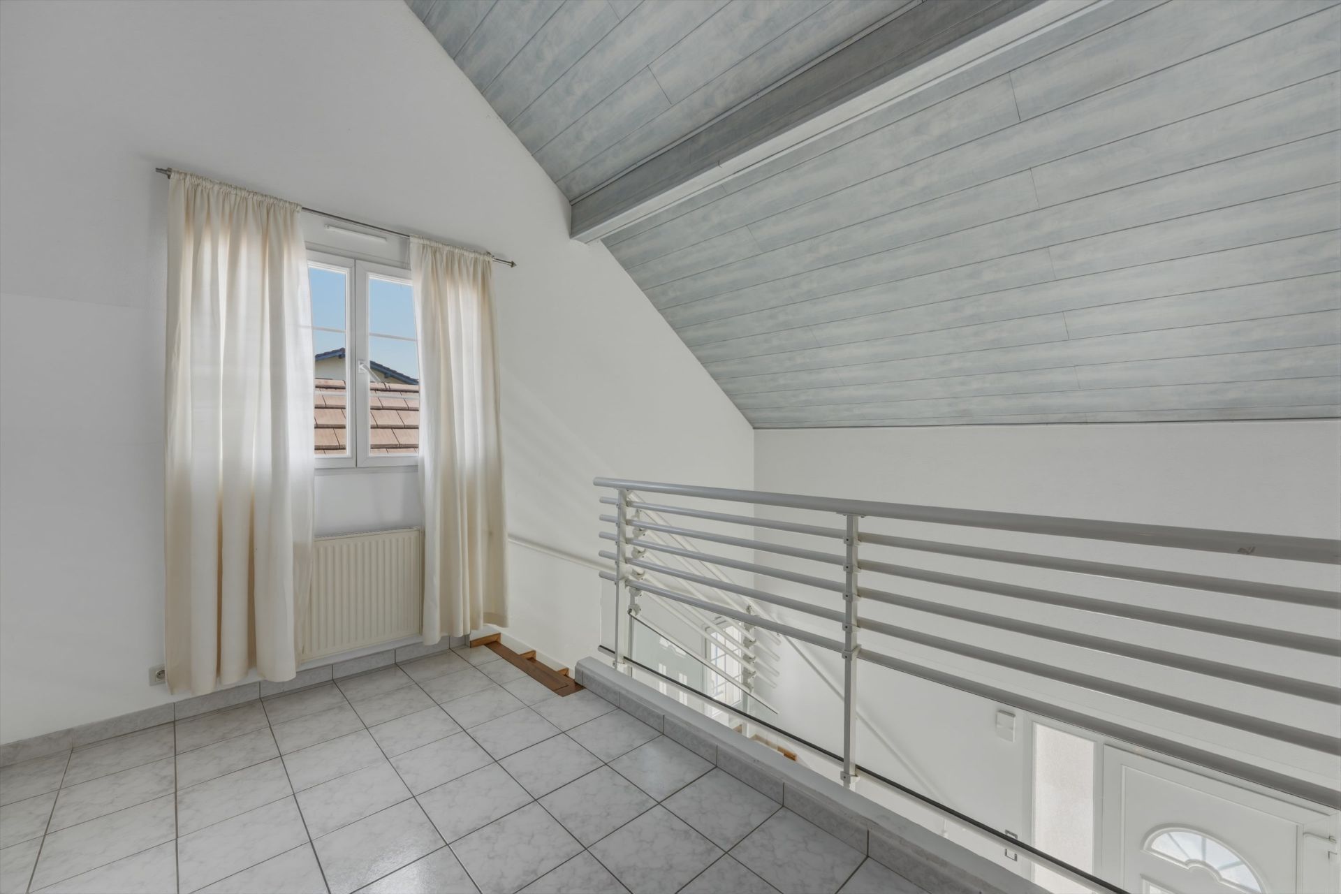 house 5 Rooms for sale on ST GENIS POUILLY (01630)