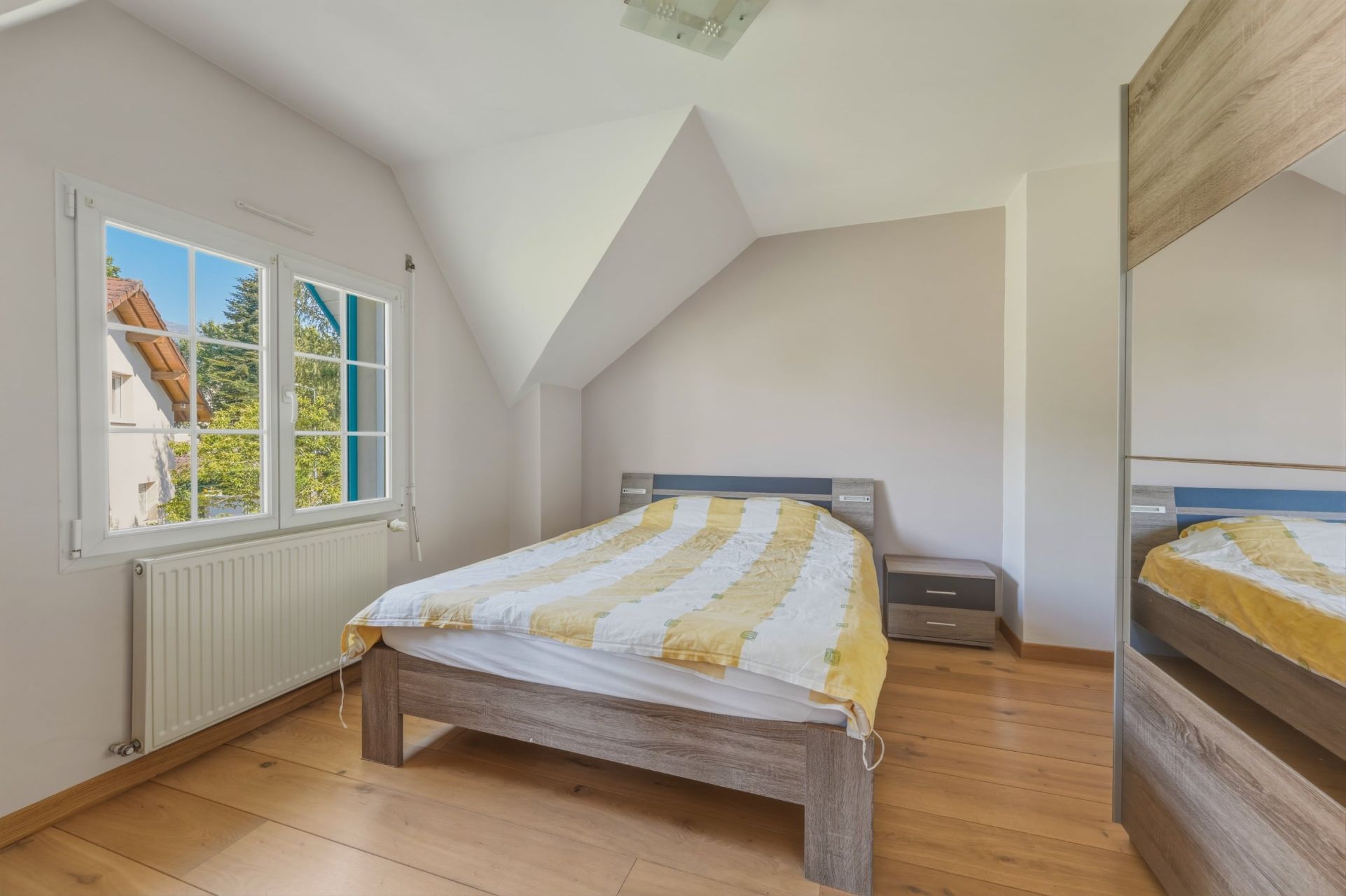 house 5 Rooms for sale on ST GENIS POUILLY (01630)