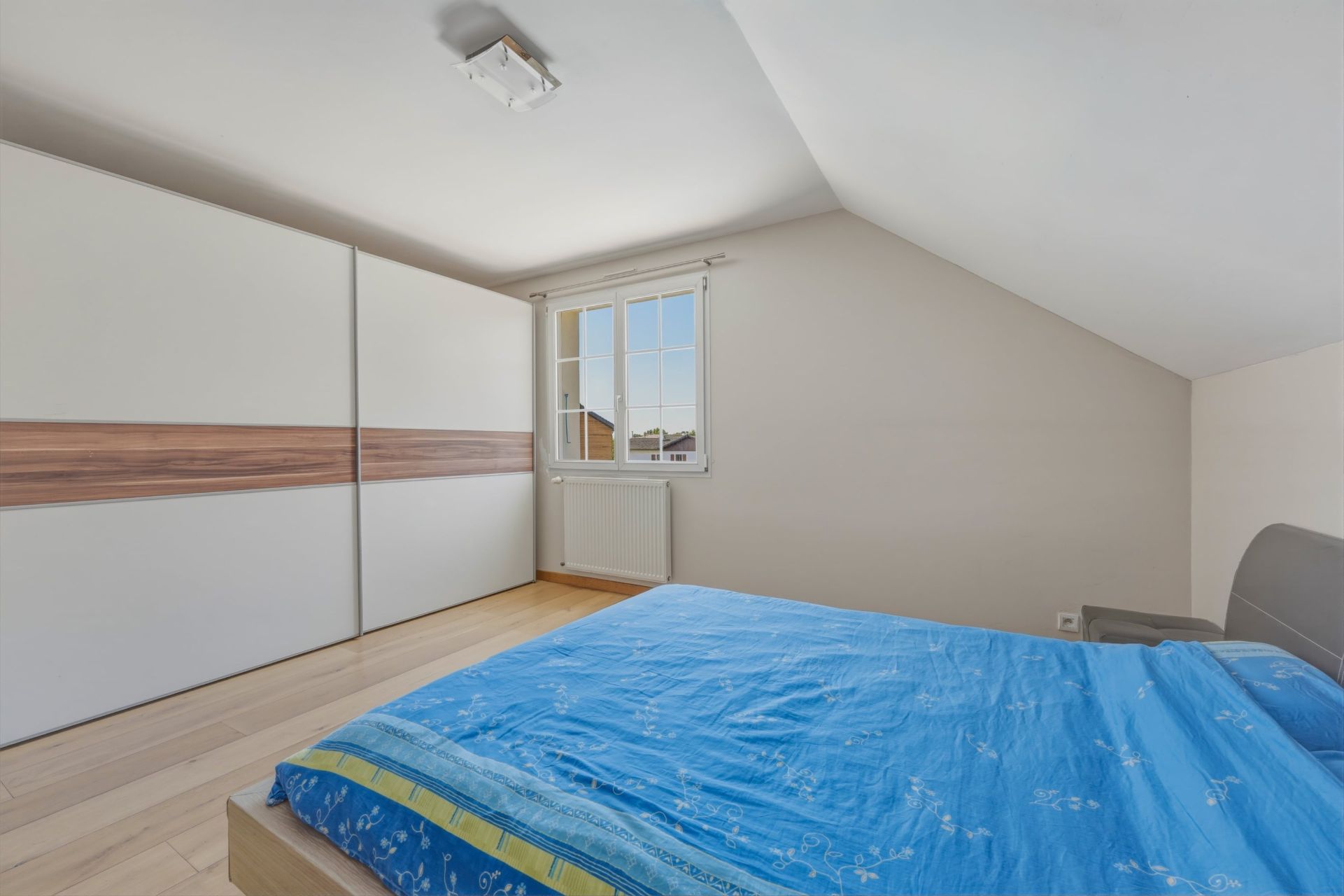 house 5 Rooms for sale on ST GENIS POUILLY (01630)