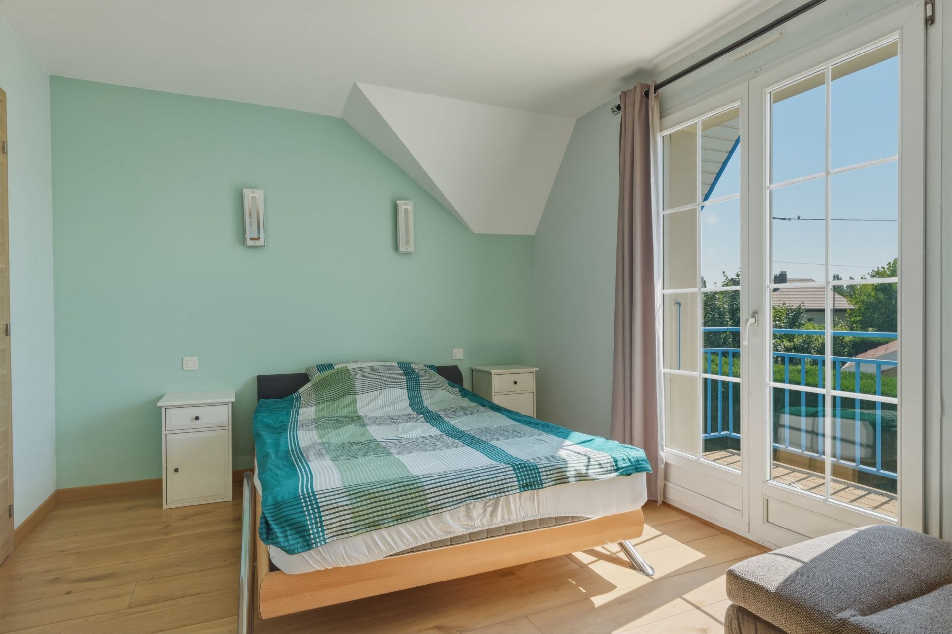 house 5 Rooms for sale on ST GENIS POUILLY (01630)