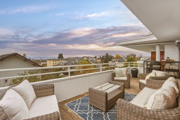 apartment 4 Rooms for sale on DIVONNE LES BAINS (01220)