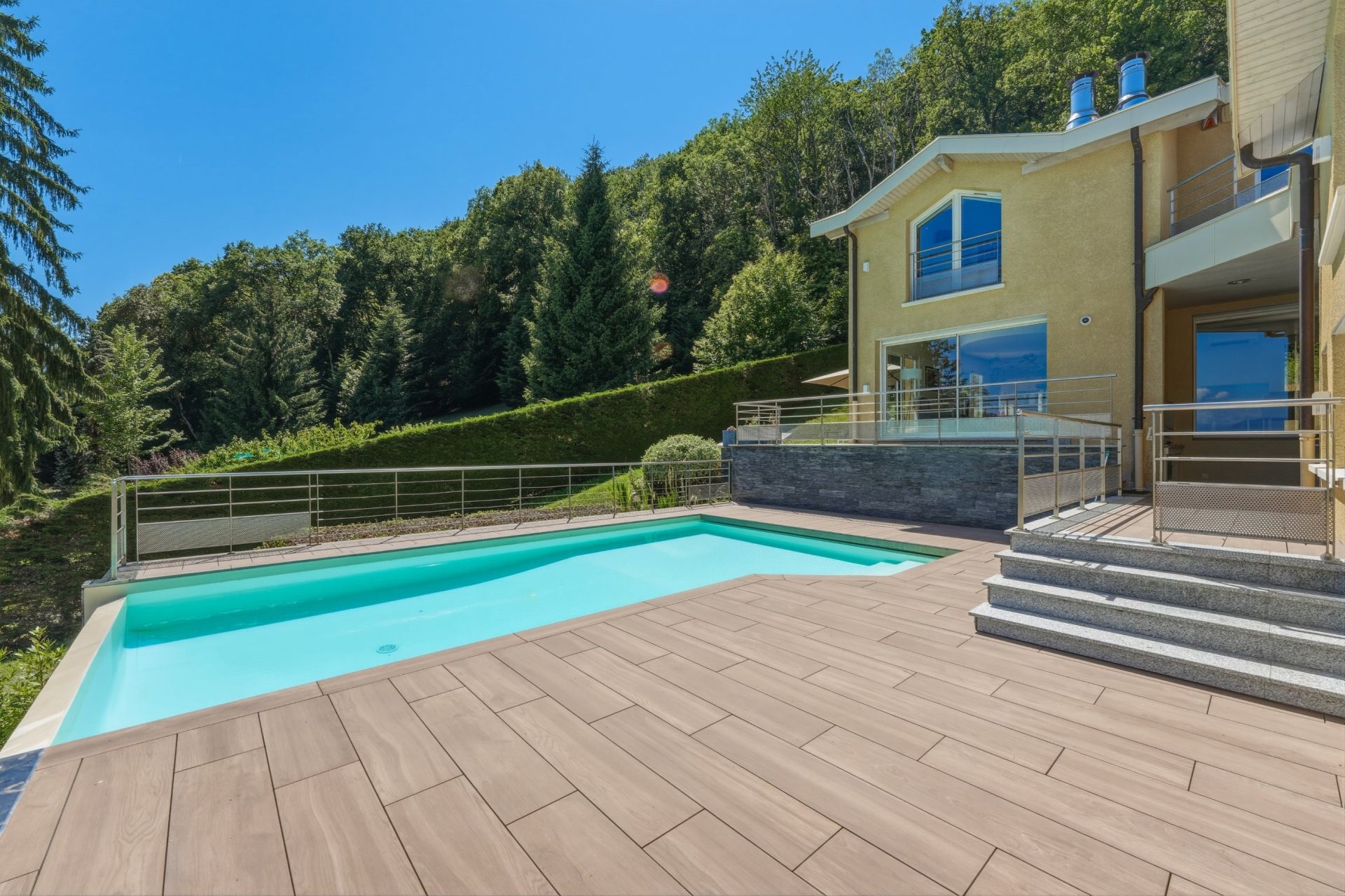 house 9 Rooms for sale on DIVONNE LES BAINS (01220)