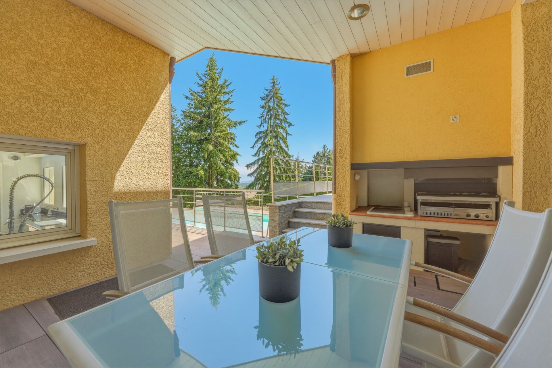 house 9 Rooms for sale on DIVONNE LES BAINS (01220)