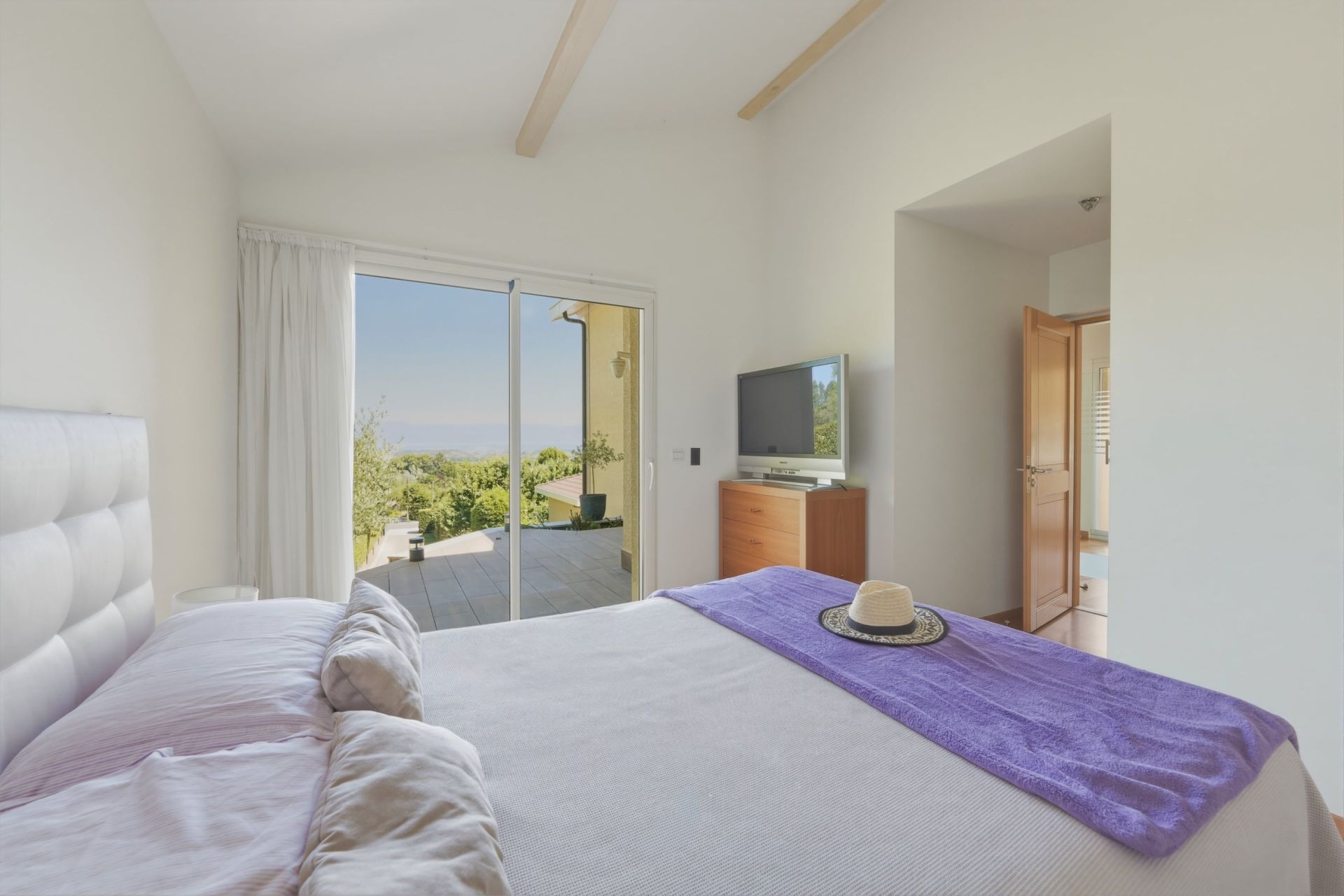house 9 Rooms for sale on DIVONNE LES BAINS (01220)