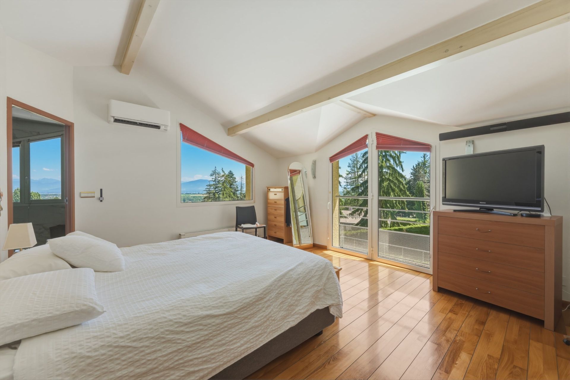 house 9 Rooms for sale on DIVONNE LES BAINS (01220)