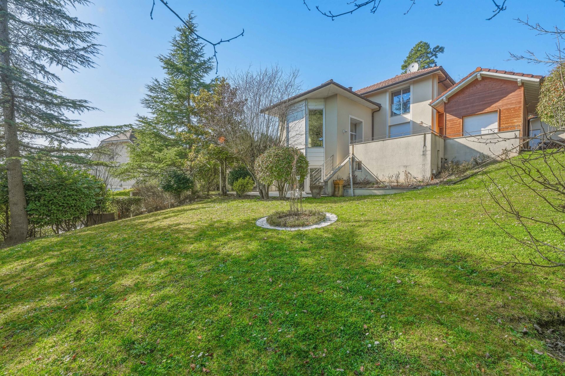 maison 12 Pièces en vente sur DIVONNE LES BAINS (01220)