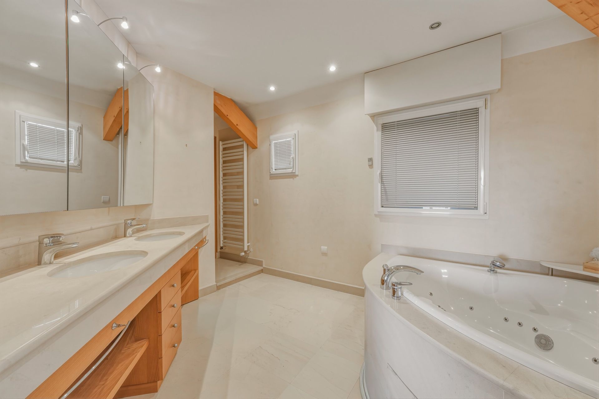 maison 12 Pièces en vente sur DIVONNE LES BAINS (01220)