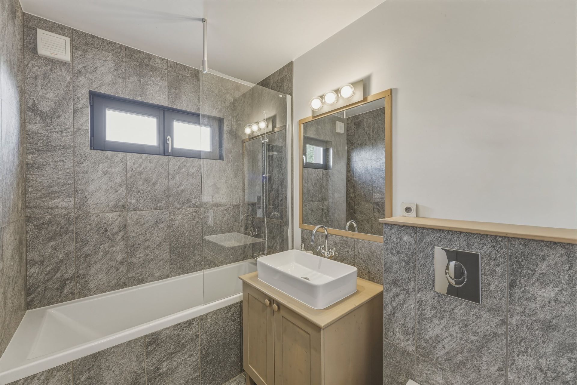 maison 8 Pièces en vente sur GRILLY (01220)