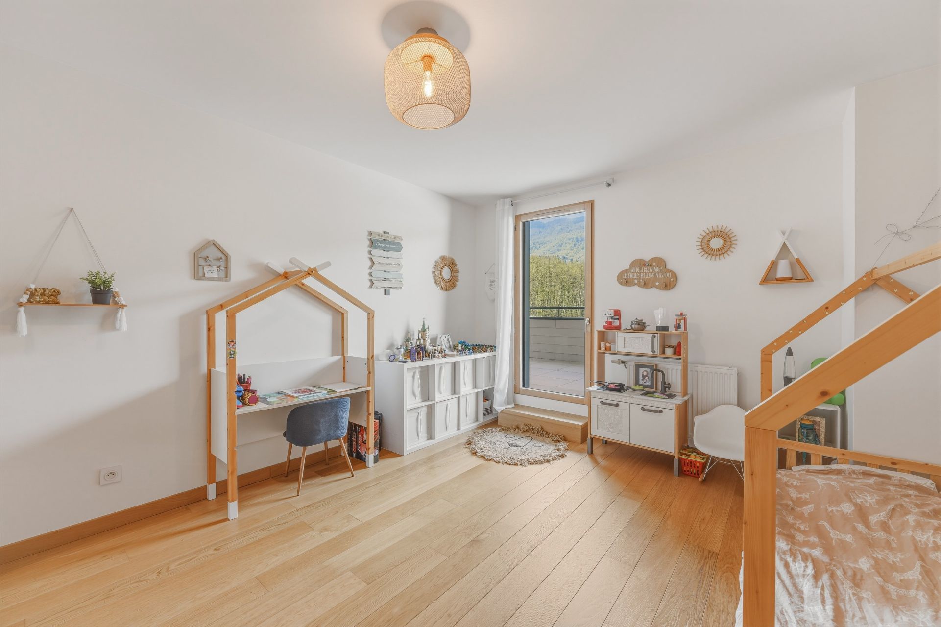 house 6 Rooms for sale on DIVONNE LES BAINS (01220)
