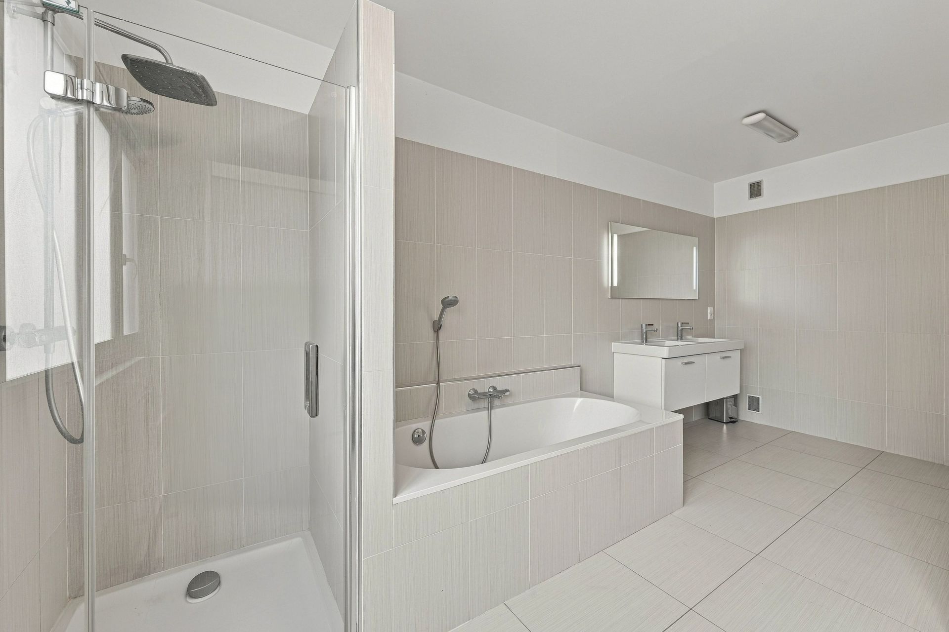 maison 8 Pièces en vente sur PREVESSIN MOENS (01280)
