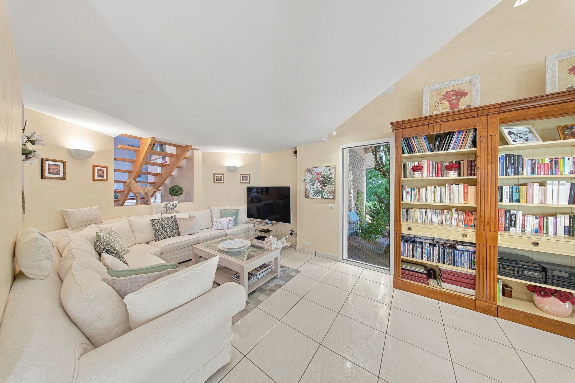 house 5 Rooms for sale on ECHENEVEX (01170)