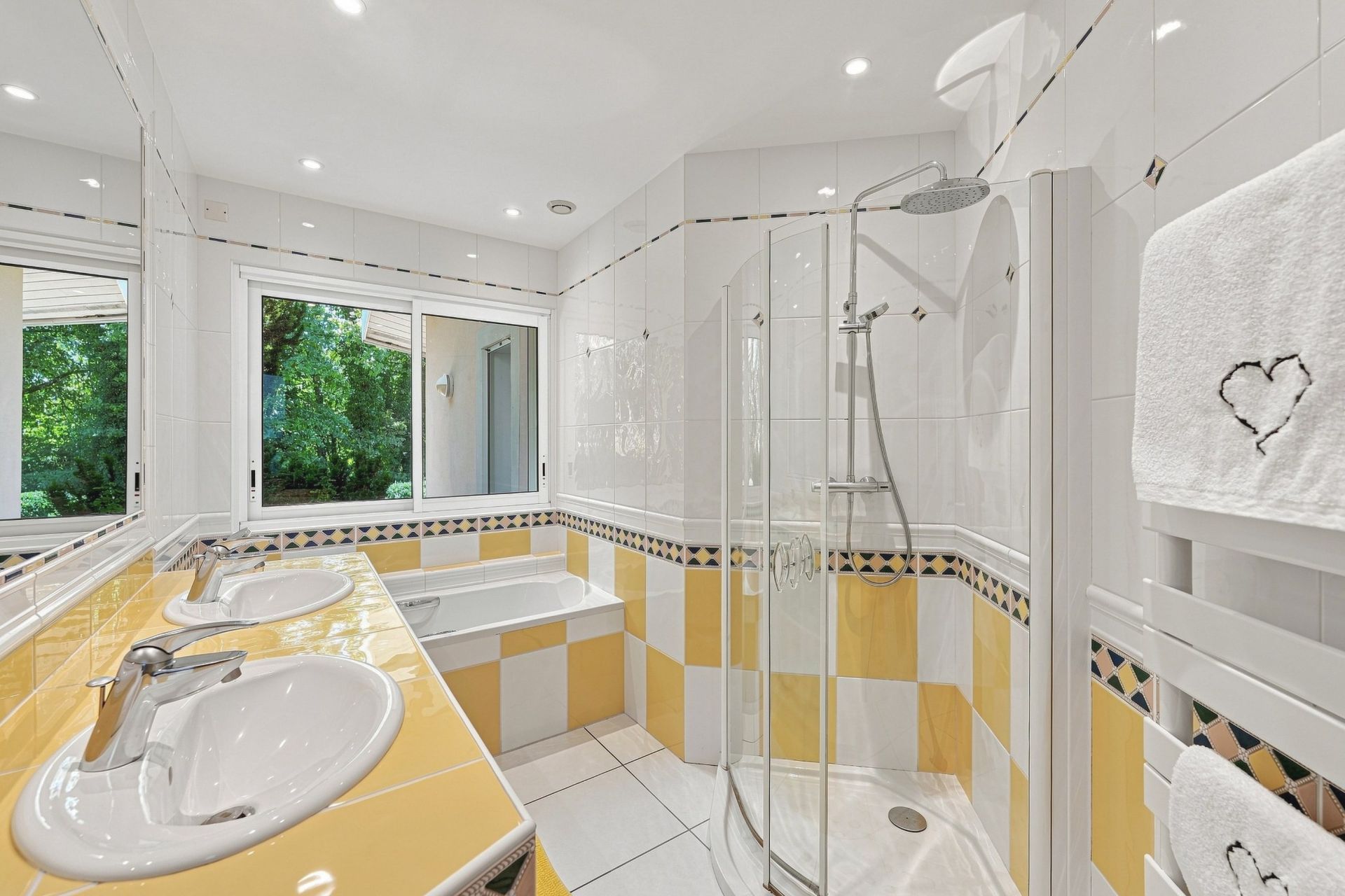 house 5 Rooms for sale on ECHENEVEX (01170)