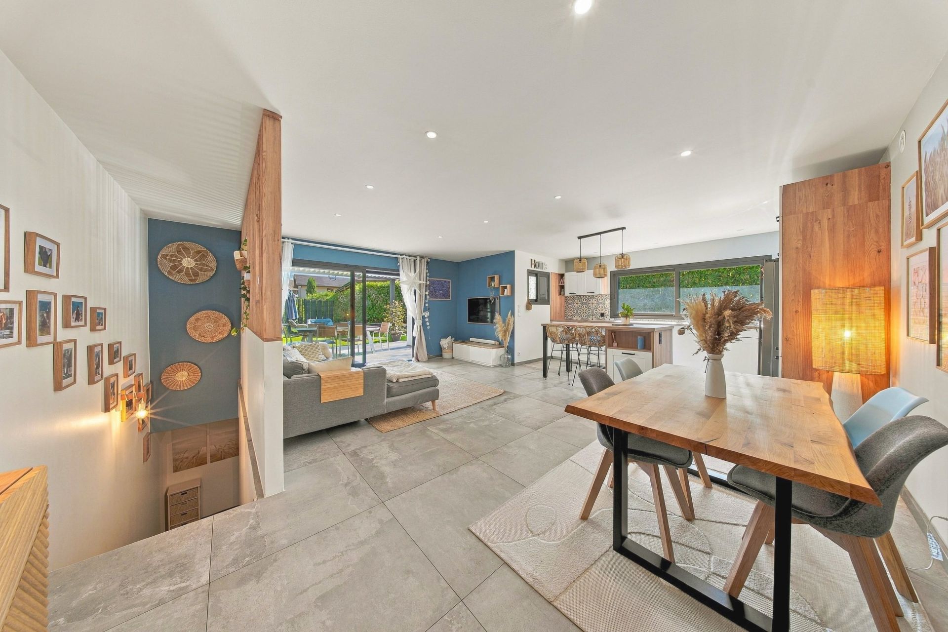 apartment 5 Rooms for sale on DIVONNE LES BAINS (01220)