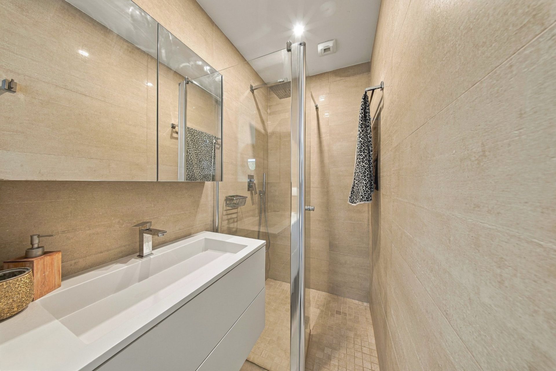 apartment 5 Rooms for sale on DIVONNE LES BAINS (01220)