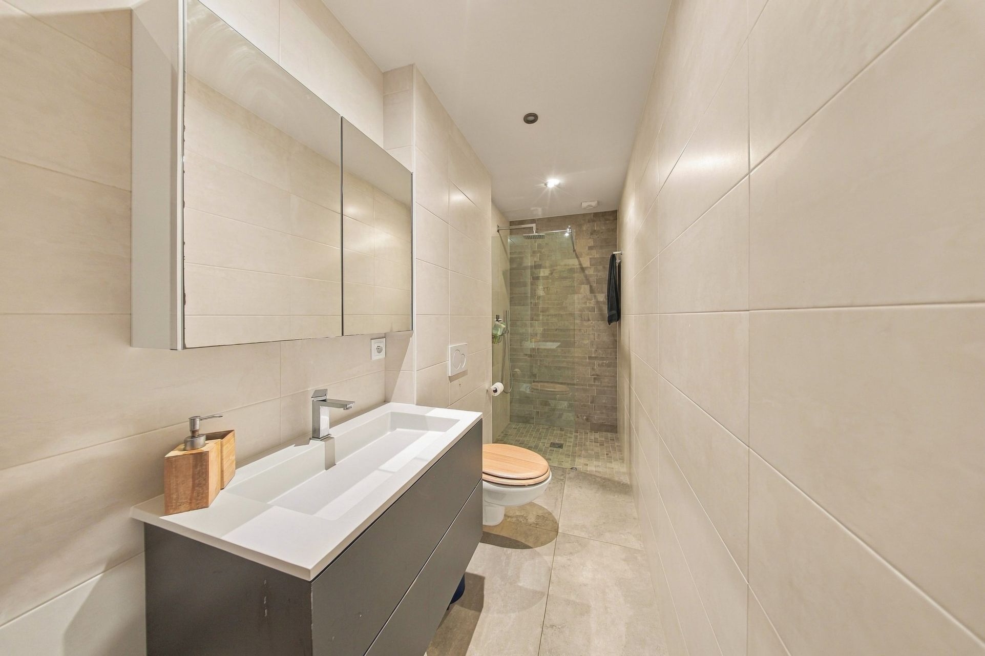 apartment 5 Rooms for sale on DIVONNE LES BAINS (01220)
