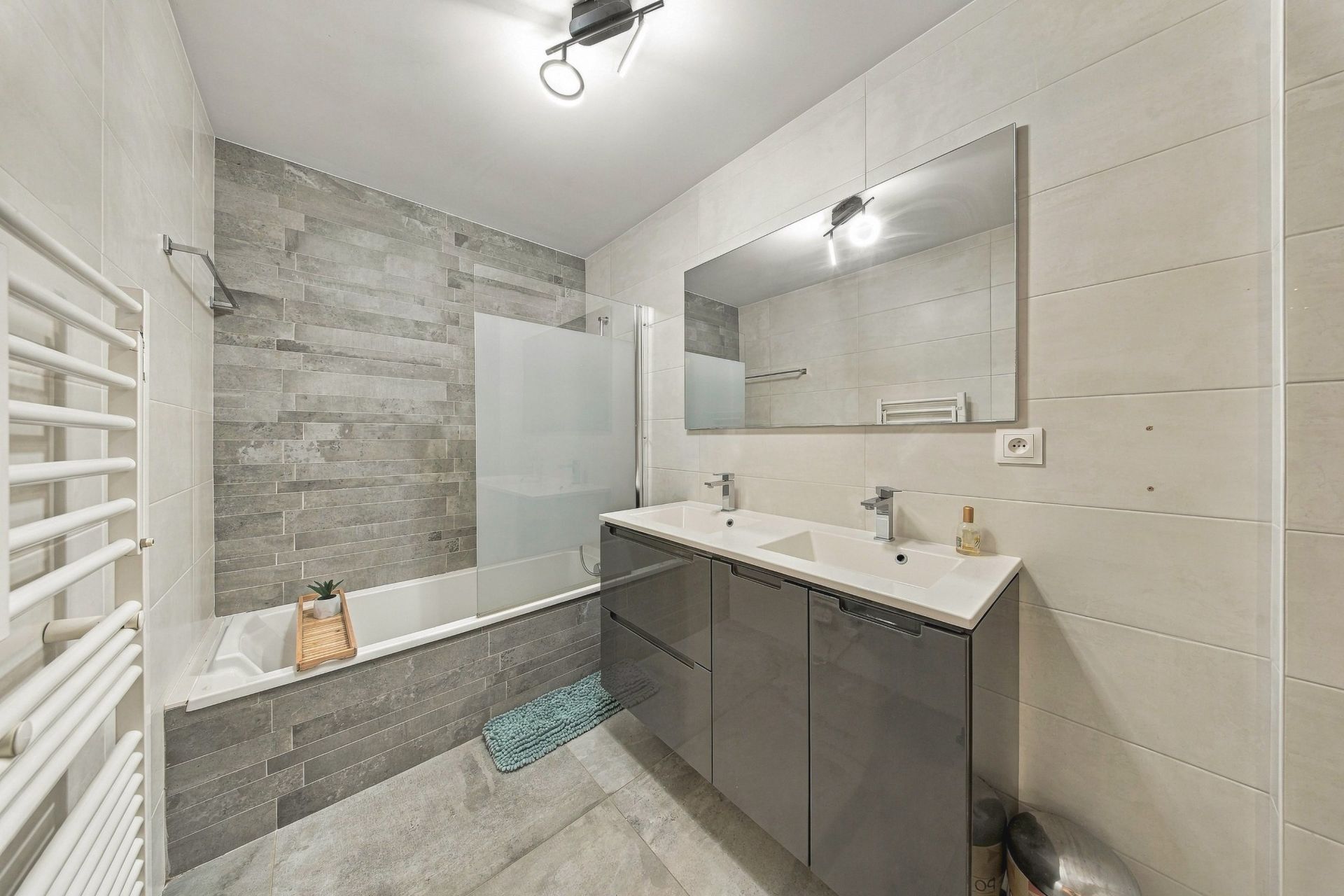 apartment 5 Rooms for sale on DIVONNE LES BAINS (01220)