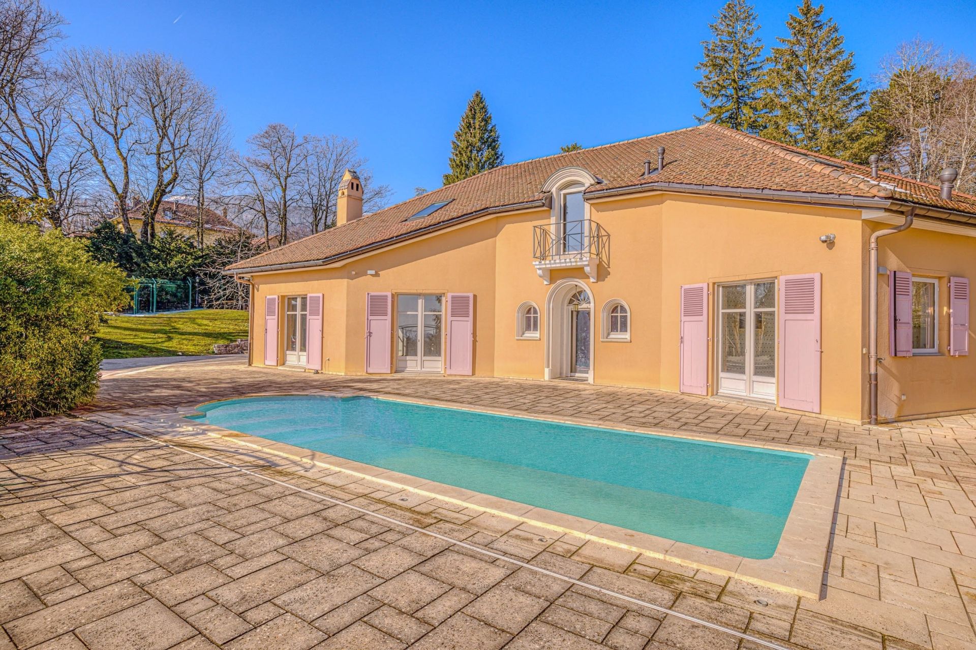 maison d'architecte 20 Pièces en vente sur GEX (01170)