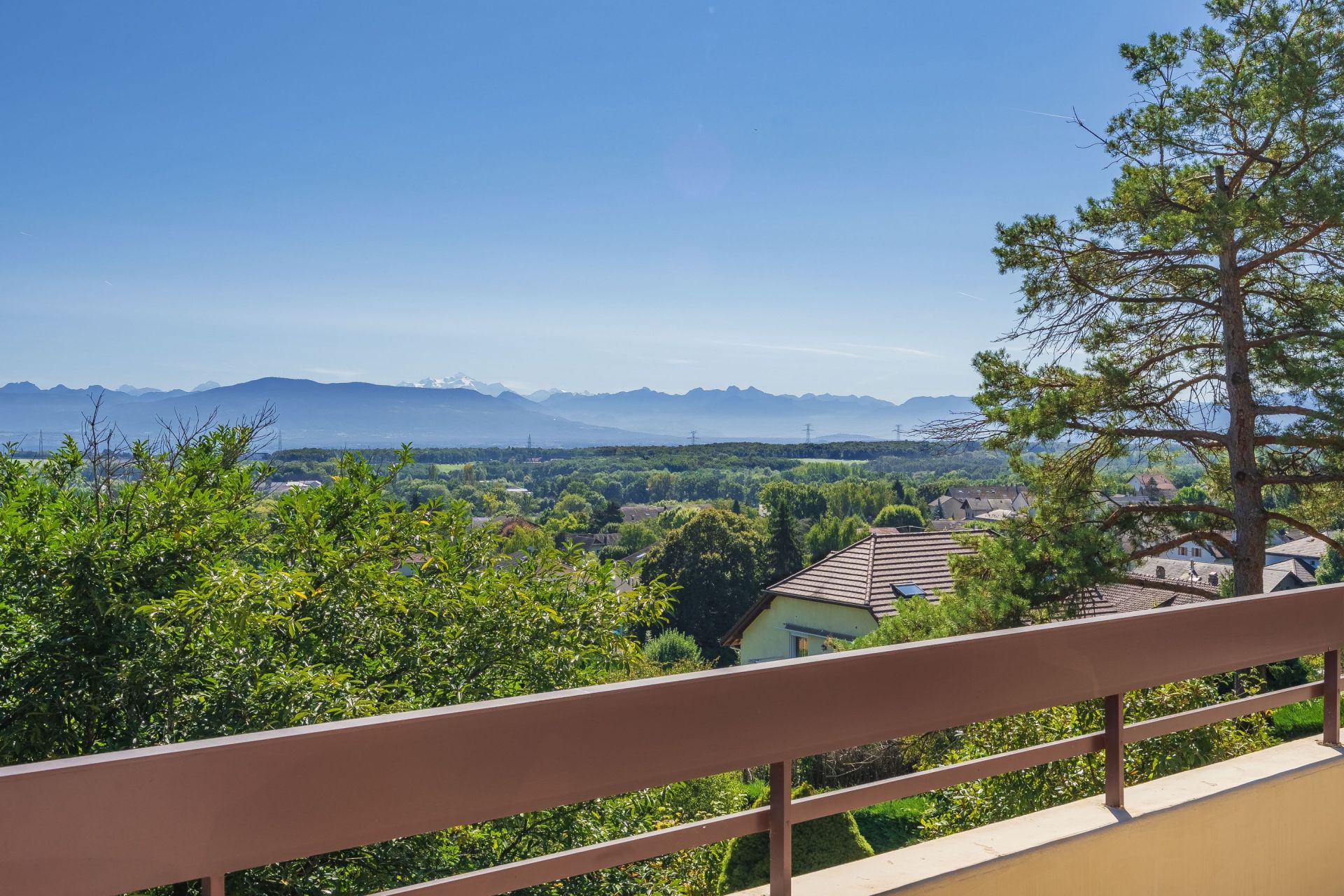 house 9 Rooms for sale on DIVONNE LES BAINS (01220)