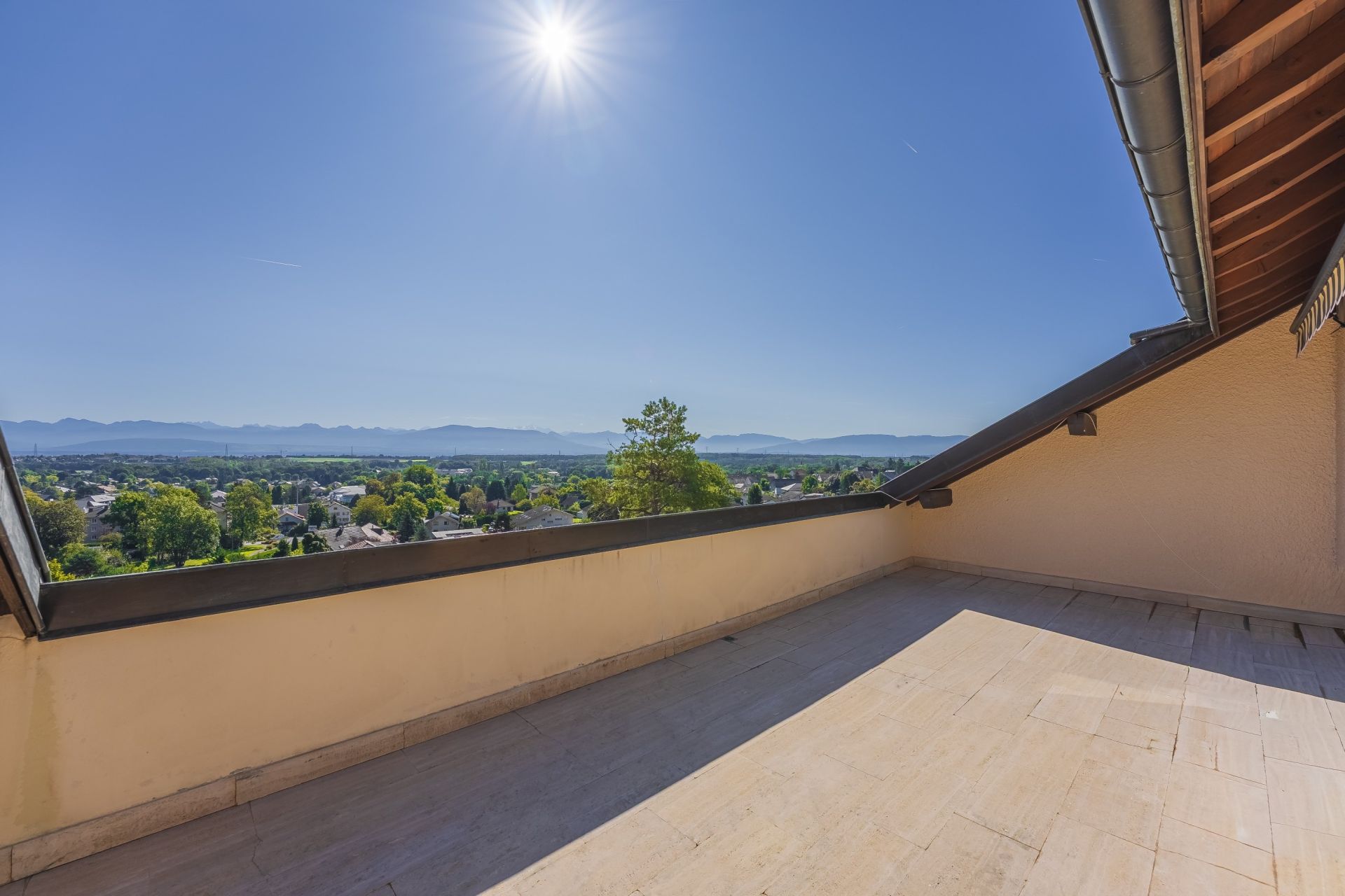 house 9 Rooms for sale on DIVONNE LES BAINS (01220)