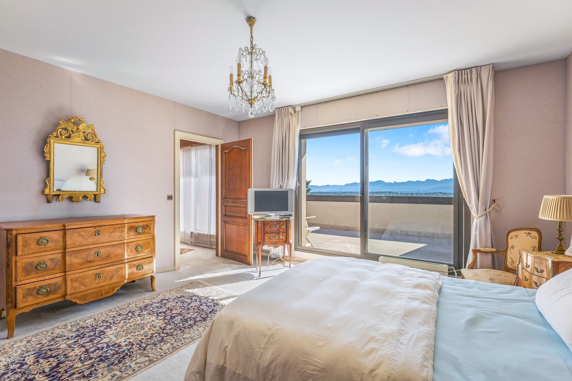 house 9 Rooms for sale on DIVONNE LES BAINS (01220)