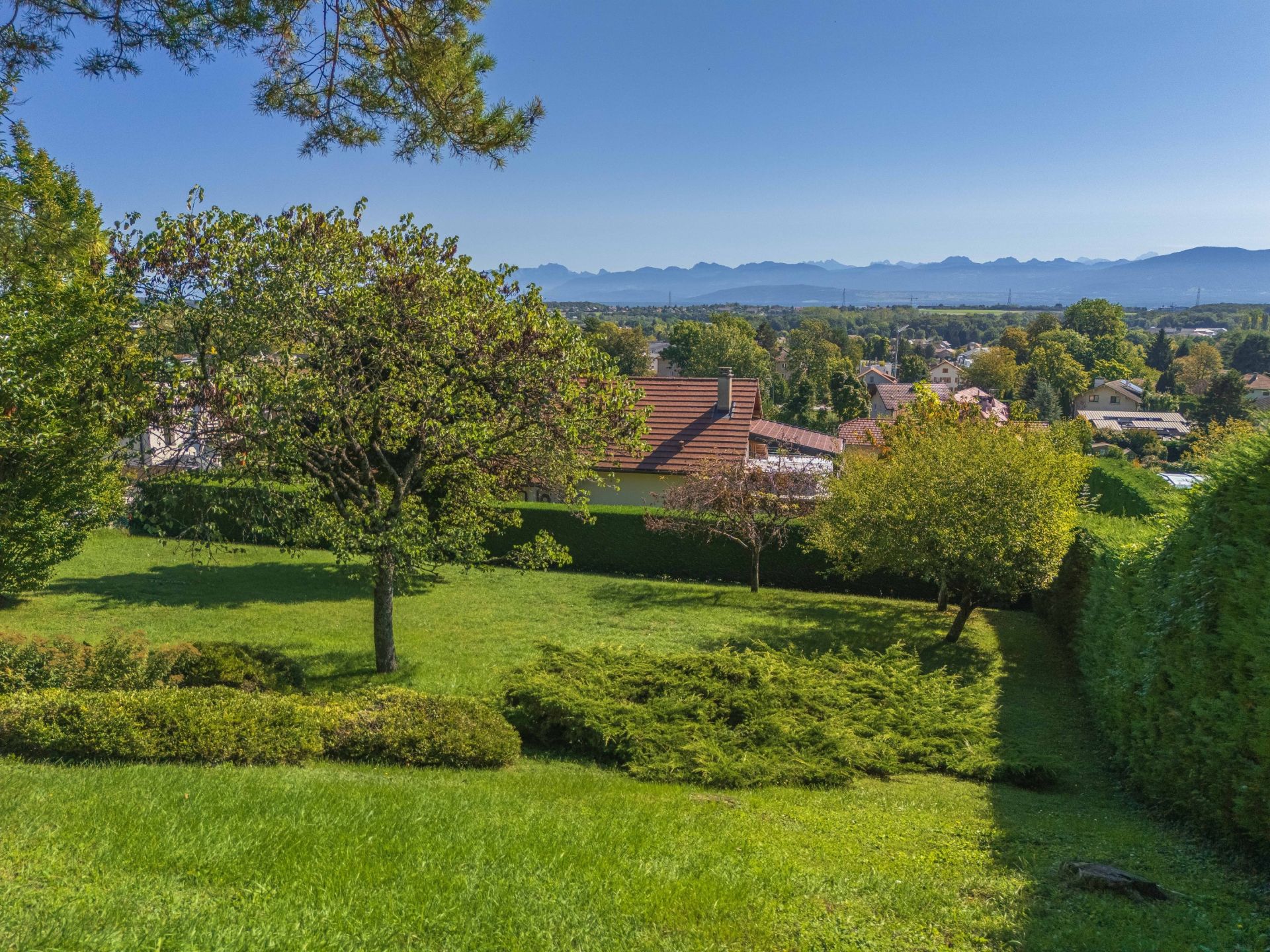 house 9 Rooms for sale on DIVONNE LES BAINS (01220)