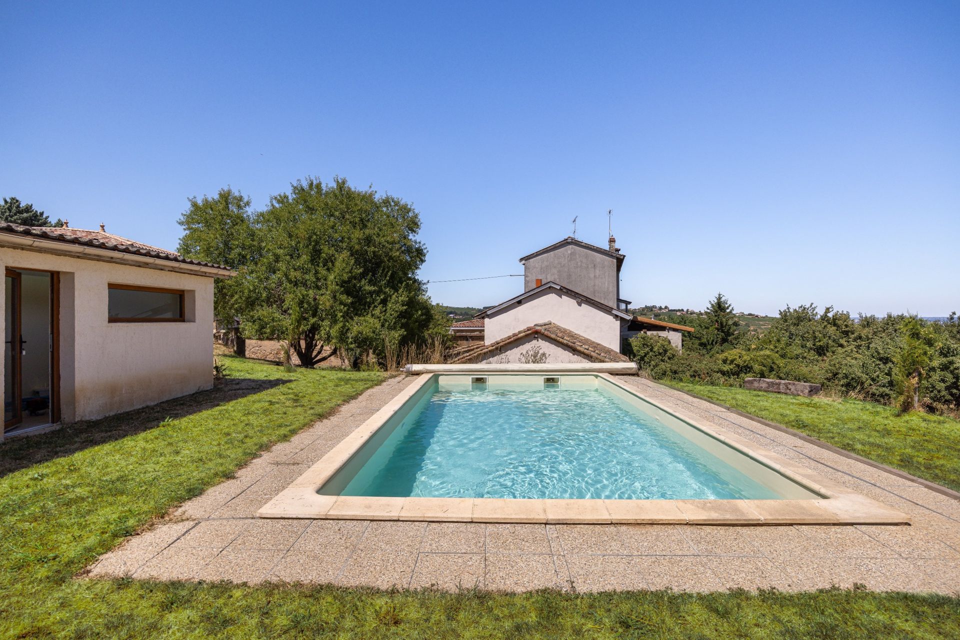 house 19 Rooms for sale on ST AMOUR BELLEVUE (71570)