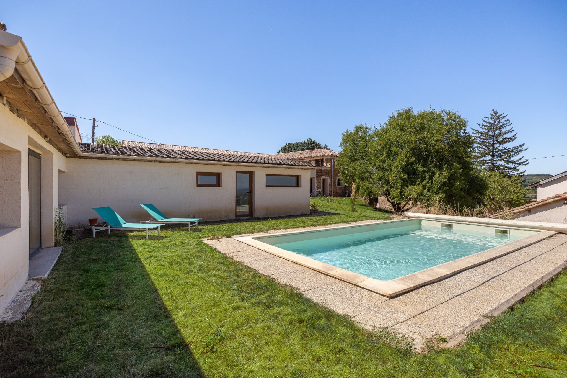 house 19 Rooms for sale on ST AMOUR BELLEVUE (71570)