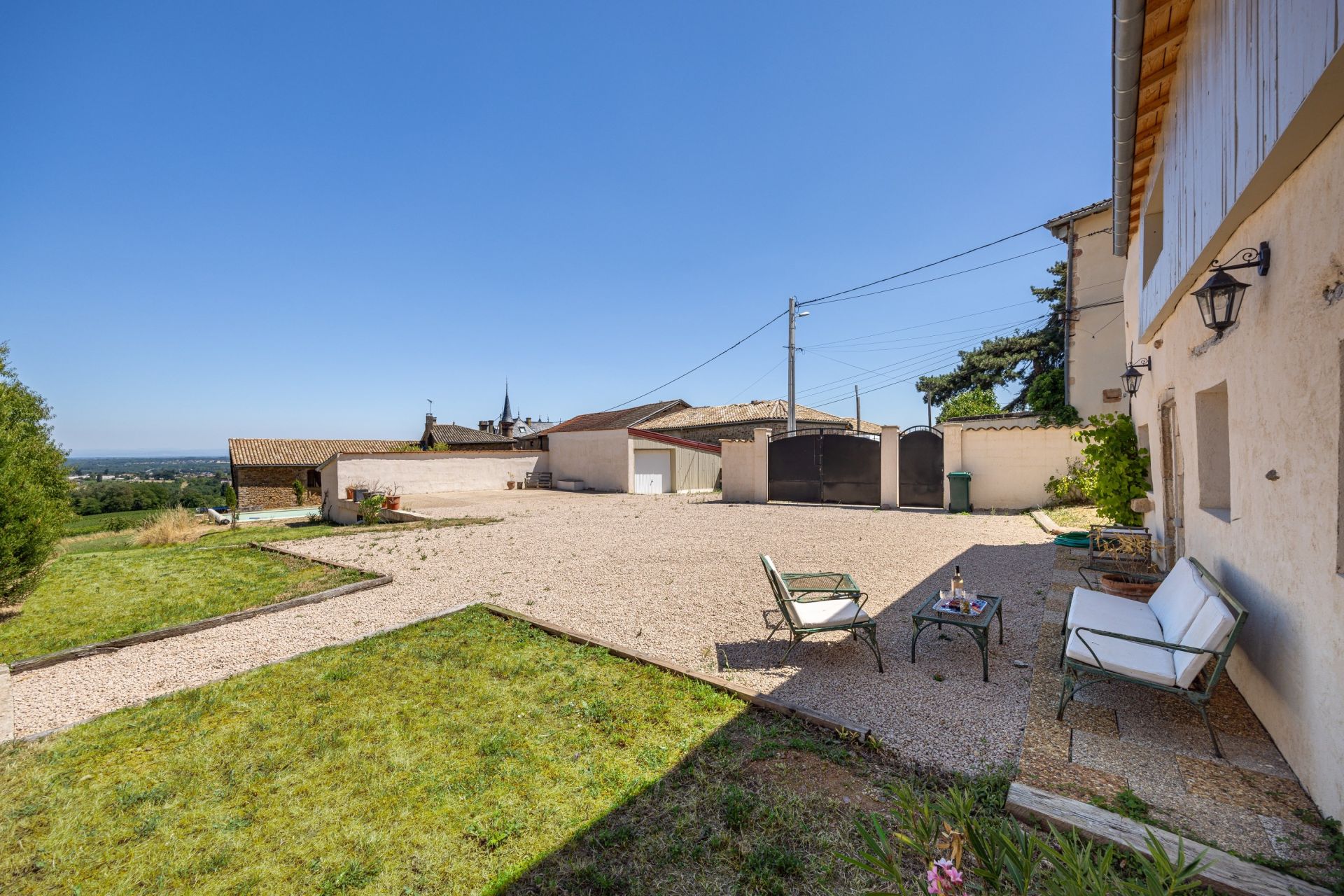 house 19 Rooms for sale on ST AMOUR BELLEVUE (71570)